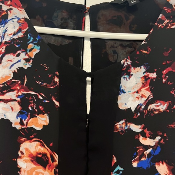 RW&CO Sleeveless Blouse - Picture 2 of 4